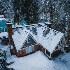 Stilly River Haus - Hot tub - Firepit - Fireplace