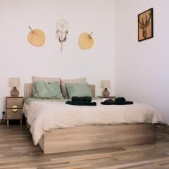 Studio with bedroom near train station