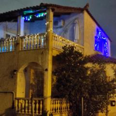 Rooms 10 min From Airport 17 min to Center direct at Metro pallini 200 meter from Train Station and 24 hours bus station to Airport