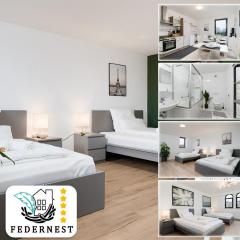 Einfach aber sehr komfortabel - Wohnung für 12 Personen - 2xWC - Gruppen, Messe, Monteure, Studenten - Voll ausgestattet - 6 Betten 140x200cm hochwertig, 3 Smart-TV 55 Zoll Netflix, 1000 Mbit WLAN, voll ausgestattete Küche