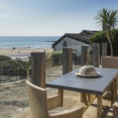 Seafront Beach House with Panoramic Views