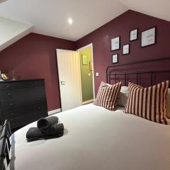 Rustic apartment on quiet street, free parking!