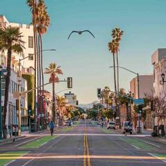 Peaceful home in Santa Monica beach city