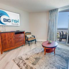 Amazing Oceanfront condo with pool & balcony views