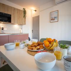 Large Studio Waterfront Air-conditioned Beach 1 min away