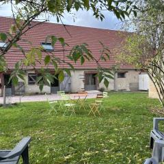 Gîte Écologique Accueillant en Sologne Bourbonnaise, Animaux Acceptés, Parking - FR-1-489-614