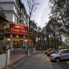 The Grand - A Premium Hotel near new BUS STAND SIMLA- Centrally heated #ROOFTOP TERRACE #PARKING #