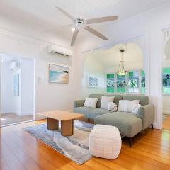 Strathendrick Timeless Queenslander Haven near CBD