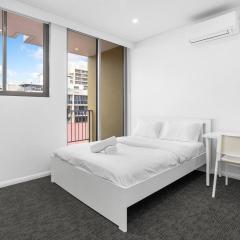 Modern 2BR Stay – Walk to Cafés & Transport
