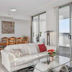 Relaxing 3BR Mascot City-View Near Everything