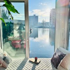 Central and luxurious floating home with garden