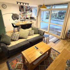 Stylish 2 bed Central London