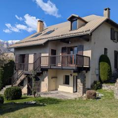 Large family home near lake and resorts