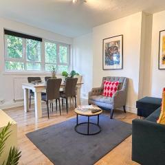 3BDR with Private Balcony - Modern flat near Finsbury Park, Manor House & Emirates Stadium
