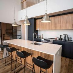 402 - The Penthouse Luxury Condo - View and Pool