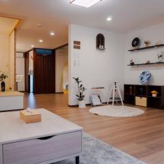 1-min to Station 4BR House for 12 Direct to Namba