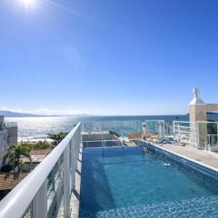 Luxo e exclusividade - Apartamento a 30m da praia da Cachoeira Floripa