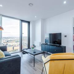 City View Apartment with Pool