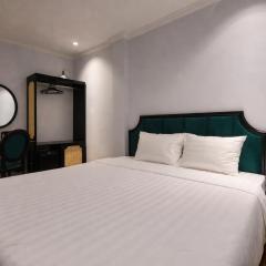 Maya Central Hotel & Spa