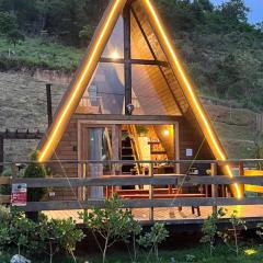 Chalé romântico com hidro, lareira e churrasqueira na Serra