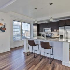 Stylish Seaport Apartment Near Waterfront Dining & Downtown