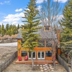 The Sky Chalet - Walk to Slopes, Close to Lake