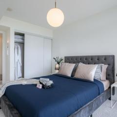 Stylish and Cozy 1BR plus Den Downtown with Free Parking