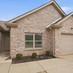 Chic 2BR2BA Home Great Location