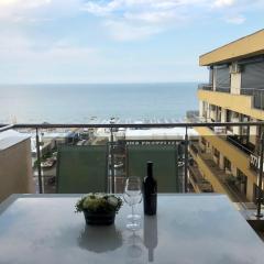 Summerlad Mamaia Beach