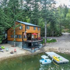 Hot Tub and Fire Pit Getaway on Pend Oreille River
