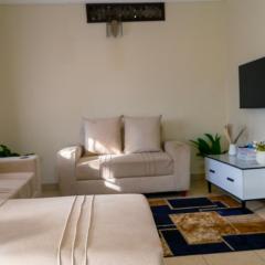 Modern Oasis 5 Mins to Acacia Mall CJs and Padel