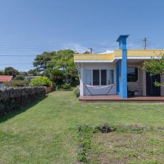 100 pyeong stone wall garden stay with the atmosphere of Jeju, Toto's sea