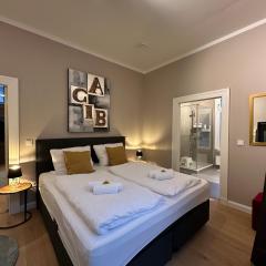 Uferresidenz Moderner Altbau, Kanalblick, Balkon, Parken