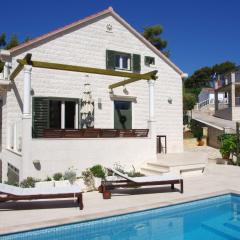 Holiday Home Schönes Ferienhaus mit privatem Pool by Interhome