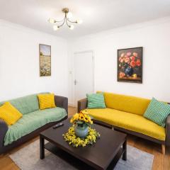 Heated 4 Bedroom House with 2 Bathrooms Near O2 and ExCeL