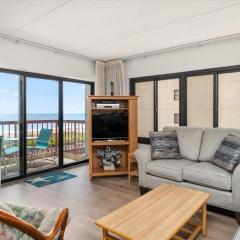 Beautiful Oceanfront 3 Bedroom Rainbow Condo with Outdoor Pool!