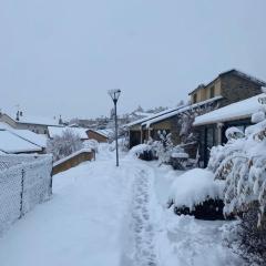 LES FONTANILLES odeillo chalet 60 WIFI & PARKING gratuit exposé plein sud & plein pied , draps & serviettes de toilettes non inclus, sabanas y toallas no incluidos