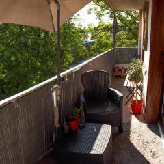 Au pied des quais avec balcon