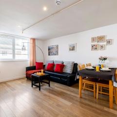 Modern Apartment overlooking Andover High Street
