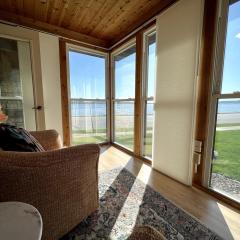 Cheerful beautiful home with an amazing lake view