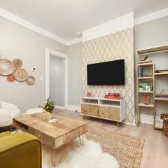 HostWise Stays - The Geneva - Easy Walk to Childrens