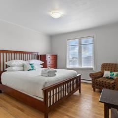 Modern 2BR Suite Parking Laundry