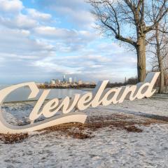 6 Mi to Downtown Cleveland Lakeview Condo!