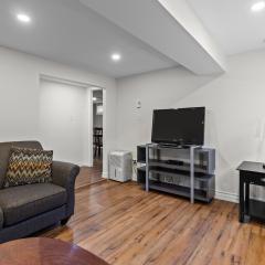 Stylish 2BR WiFi Parking MUN Walk