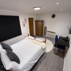 One Bedroom Apartment with living room and private Garden