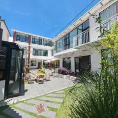 Dali Sunyard Guesthouse breakfast E-bike coffee tea