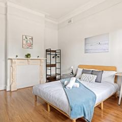 Family-Friendly 3BR Home Sleeps 6 at Carlton