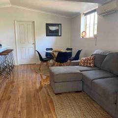 Modern spacious apartment, Airconditioned, WIFI & coffee machine