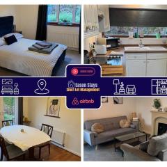 4 BDR House By Eason Stays Short Lets Warwickshire