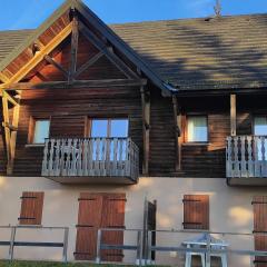 Appartement 5 Pers. avec Piscine à Super-Besse - FR-1-814-175